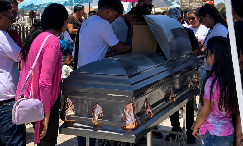 Entre lágrimas dan el último adiós a Gerardo 1