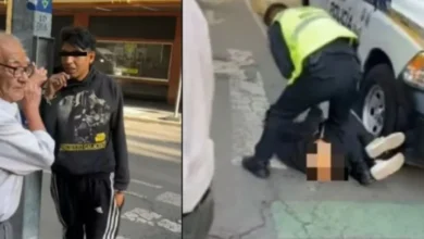 Cr1cos0 intenta robar a un abuelito y recibe su merecido 98 La agresión fue captada en video; otro joven intervino antes de que policías trasladaran al presunto responsable ante el Ministerio Público.