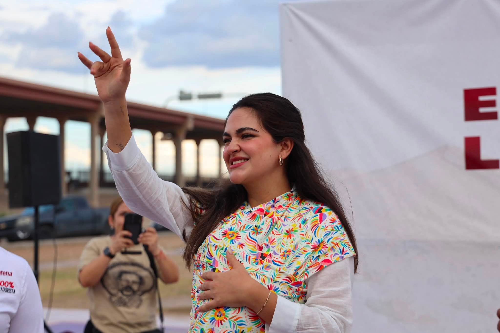 La senadora retomó sus actividades públicas tras convertirse en madre, encabezando un evento junto a vecinos de la colonia Carlos Chavira Becerra.