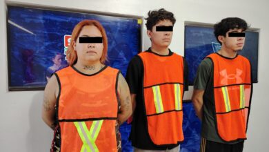 Tres personas fueron detenidas en la colonia José Martí tras una revisión a un Nissan Altima blanco.