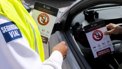 Evita una multota y tragedias: pidió Vialidad no usar el celular al conducir