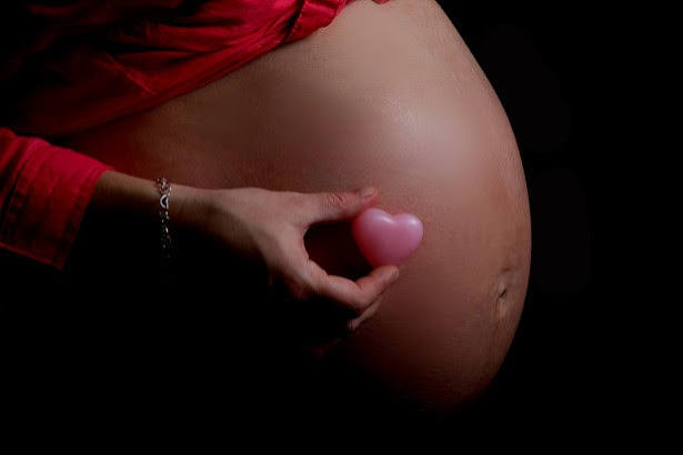 Demandan a médico de fertilidad acusado de usar su propio esperma para embarazar a paciente