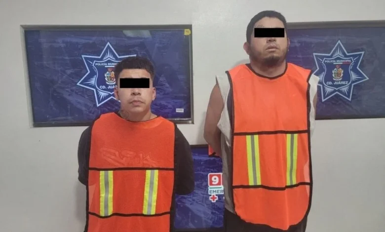 Un operativo de la Policía Municipal permitió rescatar con vida a un joven de 16 años que logró escapar de sus captores. Dos hombres fueron detenidos tras una persecución y les aseguraron armas de fuego.