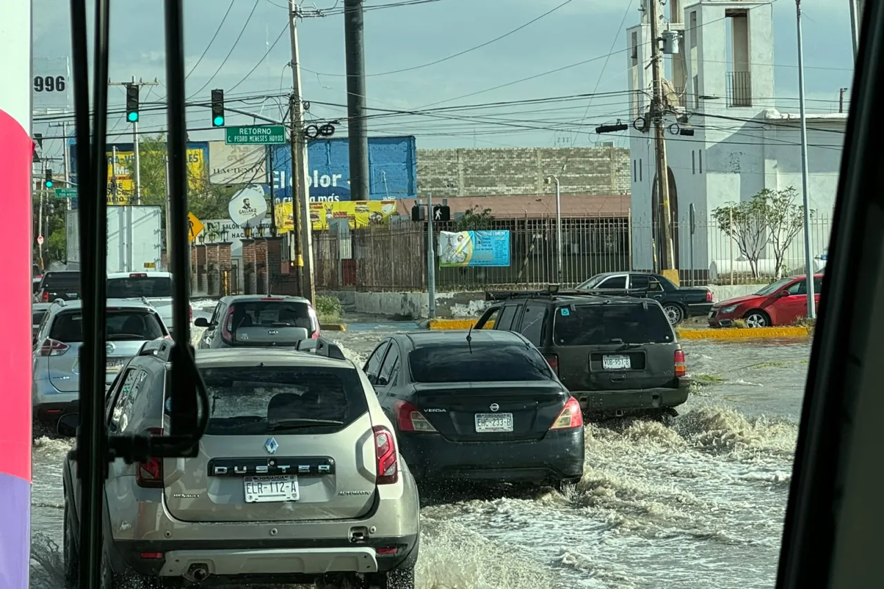 Lluvias generan inundaciones y severo congestionamiento