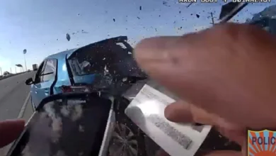 Conductor ch0ca contra auto detenido y hi3re a policía en la I-10 de El Paso 5