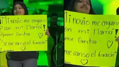 La Arrolladora invita al escenario a fan que acusó a su mamá de quitarle el novio 66