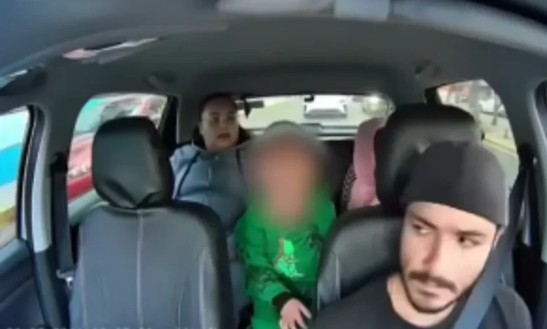 Pasajera discute con conductor tras pedirle que calmara a su hijo