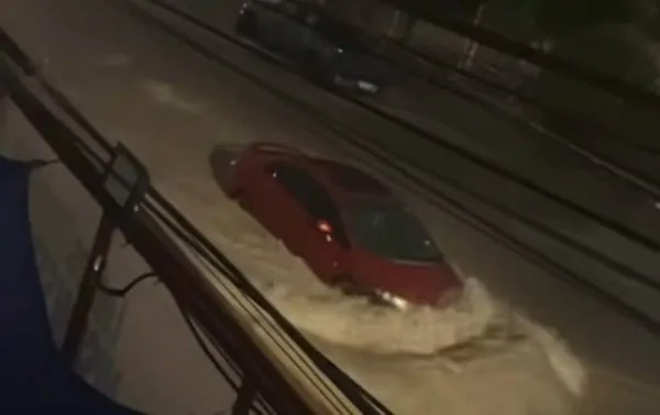 La lluvia se presentó de manera repentina en distintos sectores de la ciudad; Protección Civil pidió extremar precauciones ante posibles acumulaciones de agua.