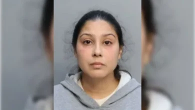Madre 3ncad3na a su hija de 13 años bajo intenso calor y abandonarla sin agua ni comida 4 Las autoridades de Florida señalaron que la menor permaneció atada a una cerca bajo temperaturas superiores a los 35 grados Celsius, sin protección contra el sol.