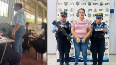 Una maestra de secundaria fue detenida en Honduras tras viralizarse un video donde aparece golpeando e insultando a una alumna dentro de un salón de clases.