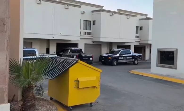 El ataque ocurrió en el Motel Las Palmas; la víctima permanece hospitalizada en estado delicado y el señalado sigue prófugo.