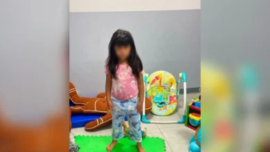 Niña de 5 años es localizada sola; buscan a su familia 85 La menor fue encontrada descalza en Tierra de Fuego y Bahía Blanca; permanece bajo resguardo en el Distrito Riveras.