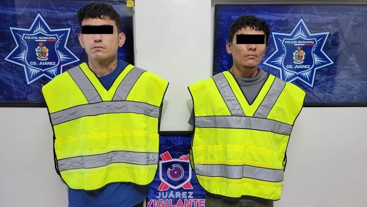 Los sospechosos fueron ubicados tras un reporte del sistema de videovigilancia Juárez Vigilante por presuntos actos de molestia en la vía pública.