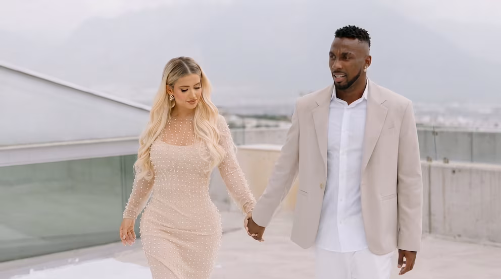 Julián Quiñones y su esposa Ana Gabriela llaman la atención por el estilo de vida que llevan en Arabia Saudita, donde destacan viajes, artículos exclusivos y una llamativa colección de perfumes.