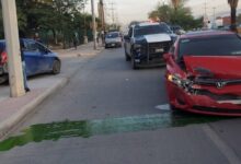Cambio de carril provoca choque múltiple en la avenida Santos Dumont 4 Vehículos involucrados en un choque múltiple sobre la avenida Santos Dumont en Ciudad Juárez