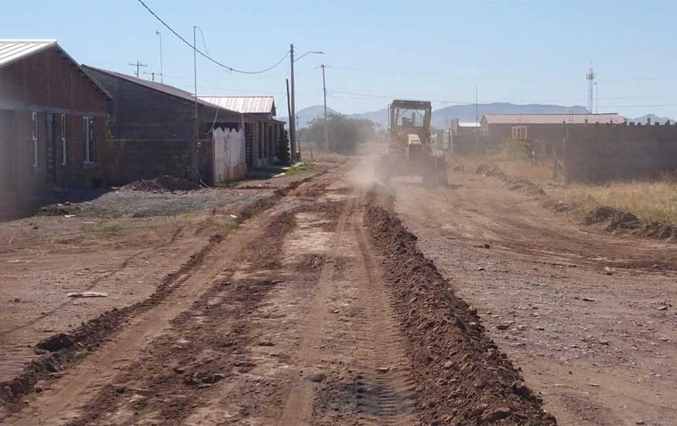 Arranque del programa municipal de rastreo de calles de terracería en Ciudad Juárez
