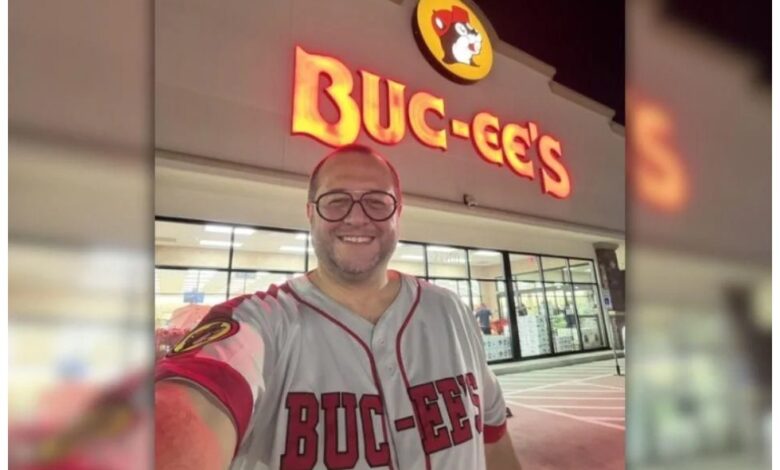 José Ramón López presume visita a tienda en EU 1 José Ramón López Beltrán durante su visita a una tienda Buc-ee’s en Estados Unidos