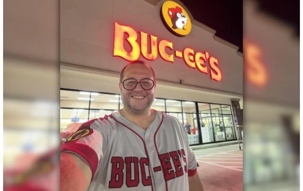 José Ramón López Beltrán durante su visita a una tienda Buc-ee’s en Estados Unidos