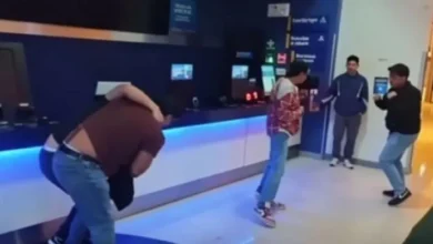 De la pantalla a los golpes: jóvenes protagonizan p3l3a tras función de Spider-Man 1
