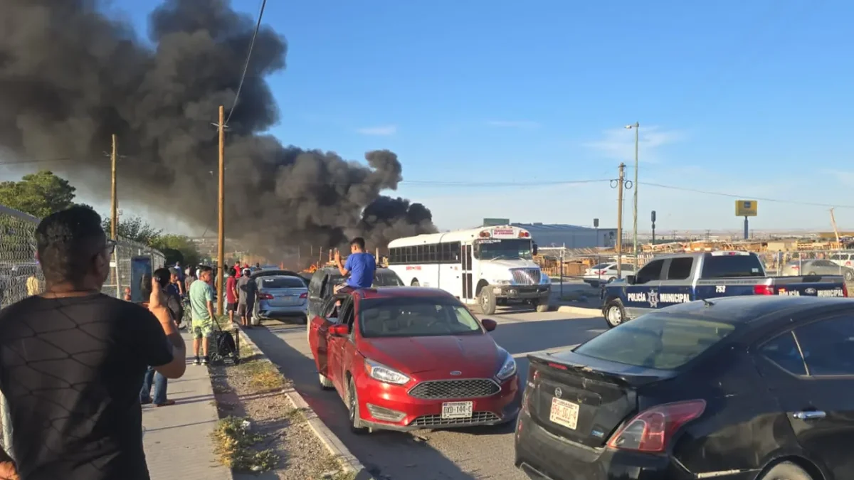 Incendio en casas del fraccionamiento Portal del Roble en Ciudad Juárez