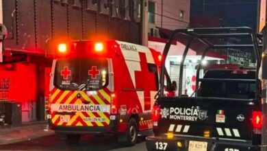 Mesera apuñala a su compañera por quitarle un cliente en Monterrey 4 Autoridades atienden una agresión entre meseras en un bar del Centro de Monterrey