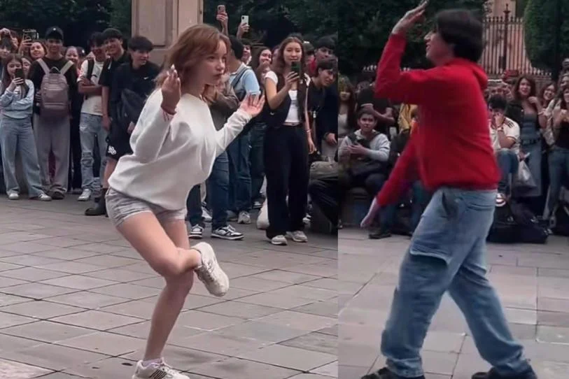 Jóvenes participan en una batalla de farmear aura frente a una multitud