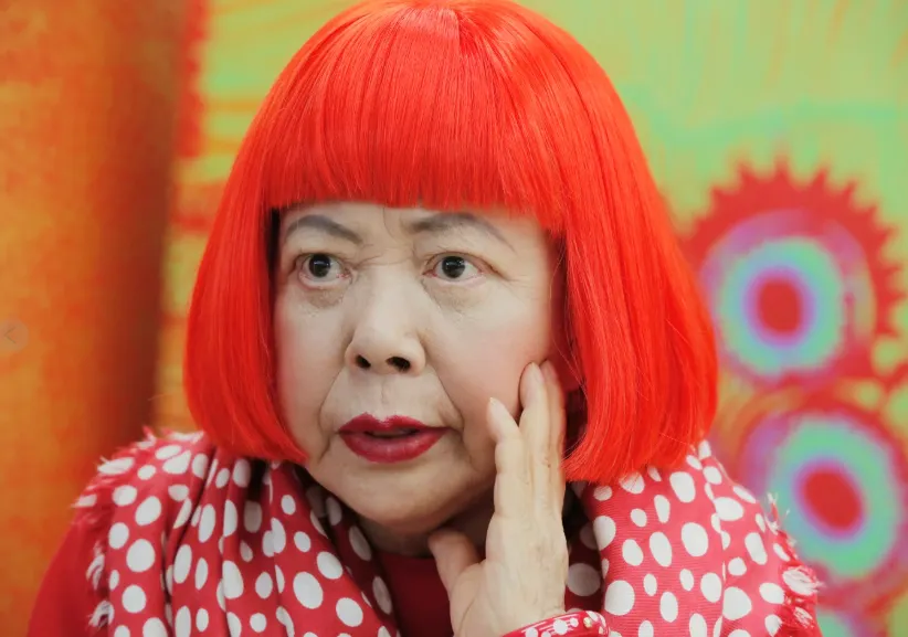 Yayoi Kusama, artista japonesa pionera del arte pop y reconocida por sus lunares