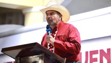 “¡Gobernador!”: reciben a Cruz con porra en asamblea de Morena 2