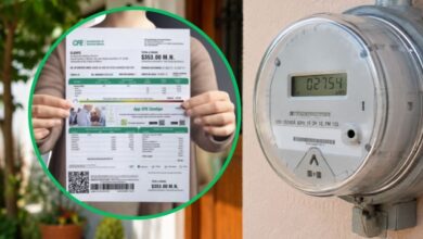 Medidor eléctrico junto a un recibo de luz de la CFE para solicitar el cambio de titular