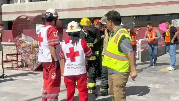 Harán Simulacro Nacional para evaluar capacidad de respuesta ante sismos 1 Participantes durante un ejercicio de evacuación del Simulacro Nacional
