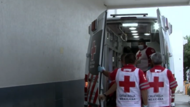 Policías reaniman a mujer tras paro respiratorio 2 Agentes municipales iniciaron maniobras de RCP y paramédicos de la Cruz Roja lograron estabilizar a la mujer, de aproximadamente 35 años.