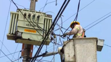 Sufren vecinos de Lucio Blanco más de 24 horas sin luz 5
