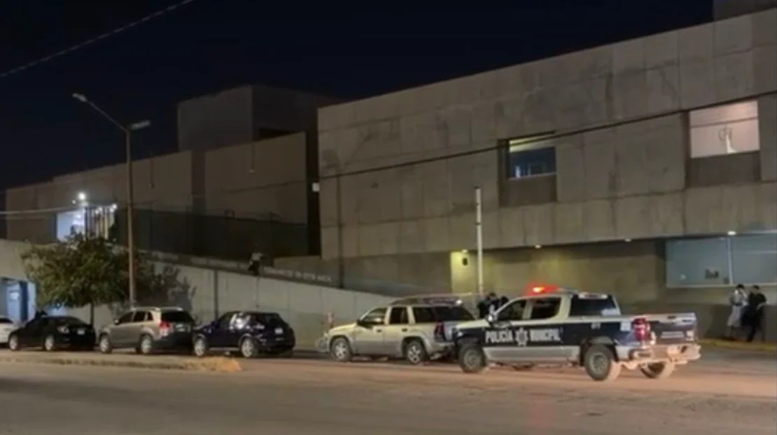 Delicado, menor que casi se ahoga en alberca de Juárez