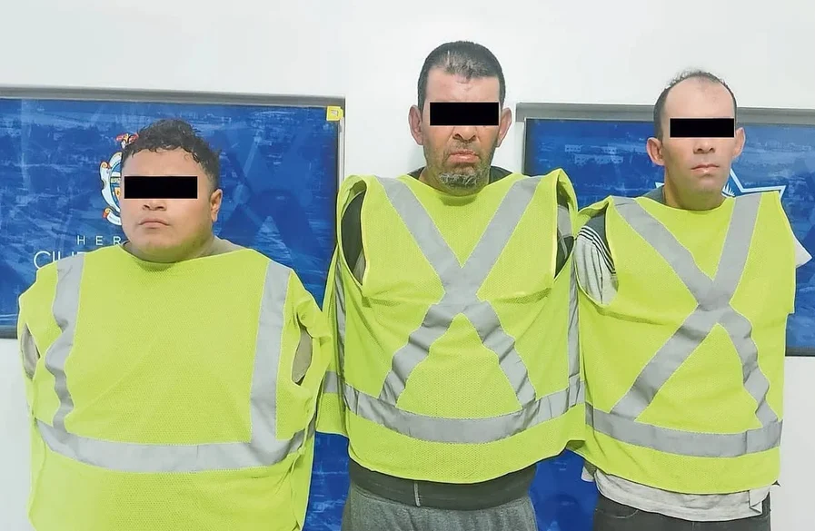 El comerciante intervino durante el ataque registrado en la colonia Fray García de San Francisco; tres hombres fueron detenidos como presuntos responsables.