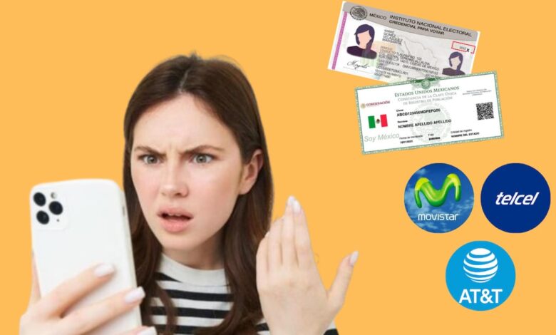 Registro obligatorio de celulares: cuánto tiempo tienes antes del corte y cuál es el calendario 1 Teléfono celular junto a una representación de la CURP para el registro de líneas móviles