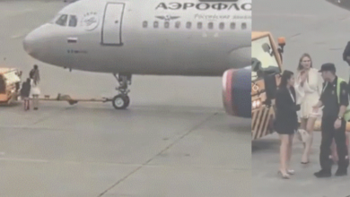 Mujeres pierden su vuelo y se meten a la pista para que les abran el avión 2 Las pasajeras llegaron tarde e ingresaron a una zona restringida del Aeropuerto Internacional Sheremétievo, en Moscú, cuando la aeronave se preparaba para despegar.