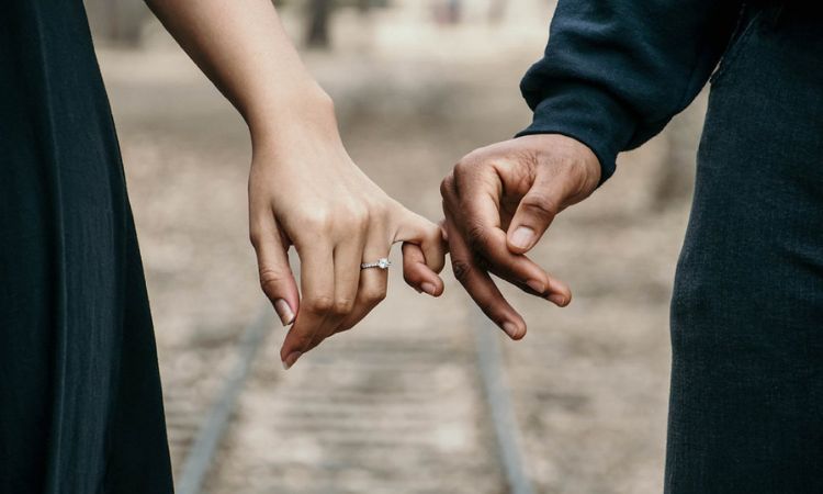 EE.UU. podría investigar más matrimonios falsos usados para conseguir la residencia 1