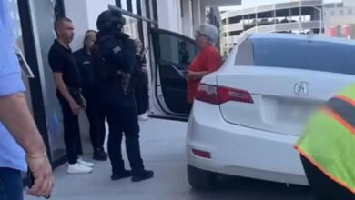 Adulta mayor confunde pedal y arrolla a tres en Plaza Alameda Iglesias 2