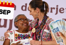 Pensión Bienestar septiembre 2026: calendario y pag0s 6 Tarjeta del Banco del Bienestar junto a un calendario de septiembre de 2026