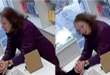Captura del video de una mujer frente al mostrador de una tienda en Mendoza, Argentina