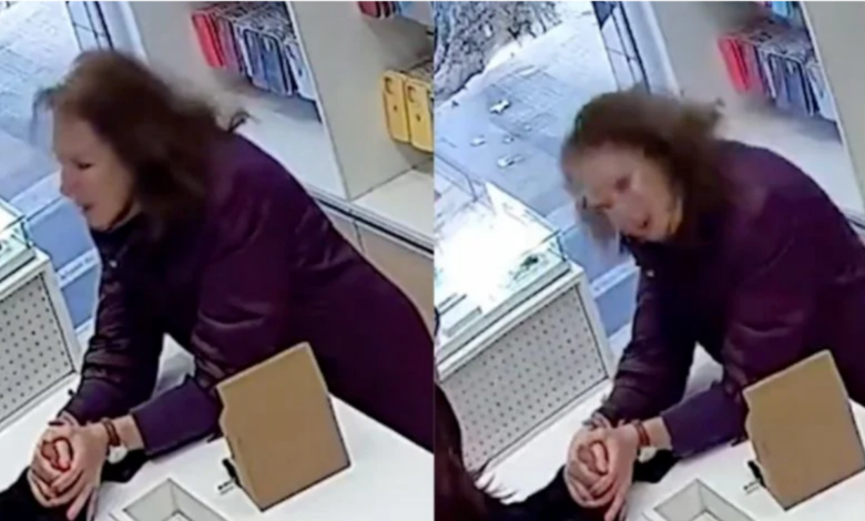 Video en tienda desata debate por el extraño comportamiento de una mujer 1 Captura del video de una mujer frente al mostrador de una tienda en Mendoza, Argentina