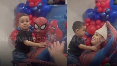 Niño busca a su mamá durante fiesta de Spider-Man y descubre que ella llevaba el disfraz 1