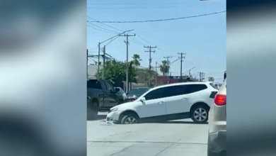 Cae vehículo en socavón de dos metros en avenida De la Raza y del Charro 5