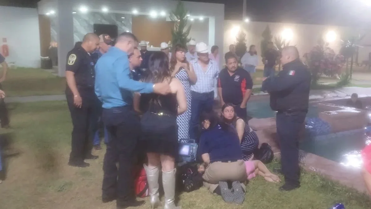 Familiares, civiles y policías realizaron maniobras de primeros auxilios; la menor reaccionó y fue llevada estable al Hospital Morelos.