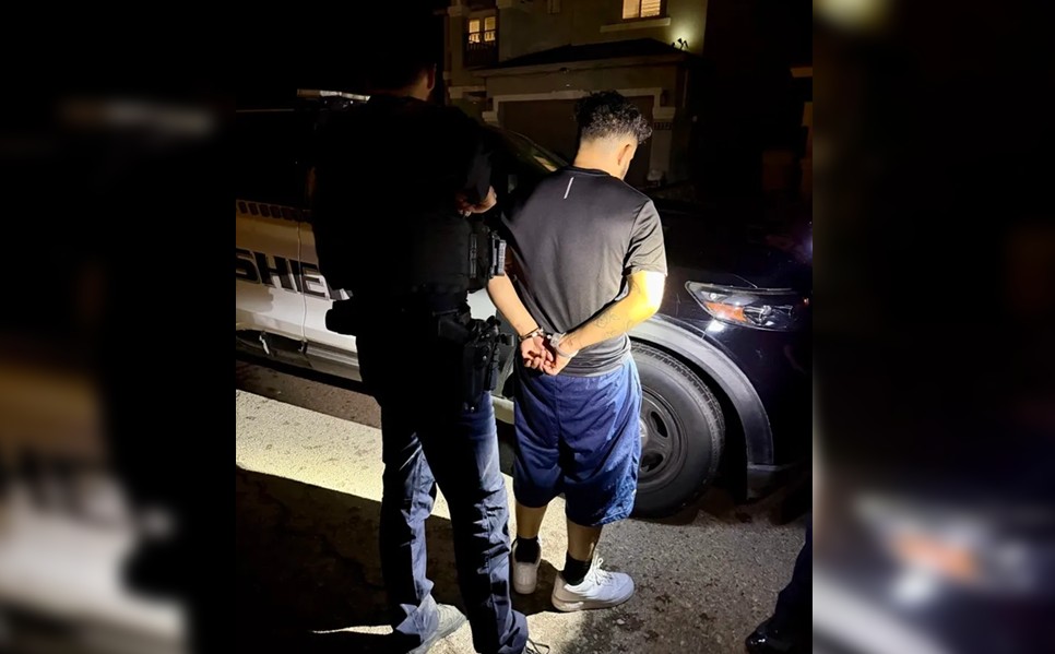 Agentes del Sheriff de El Paso durante un operativo relacionado con una persecución