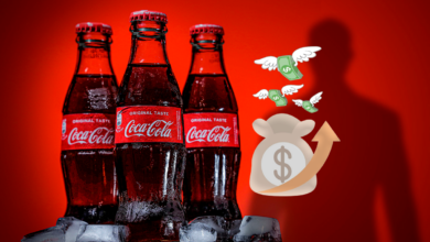 Reportan aumento en precios de Coca-Cola en México desde el 4 de agosto 3 Botellas y latas de Coca-Cola ante el aumento de precios reportado en México