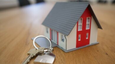 ¿Cuánto debes ganar para comprar una casa en México durante 2026? 3 El ingreso familiar estimado va de 30 mil a 60 mil pesos mensuales, según el valor de la vivienda, el enganche y las condiciones del crédito.