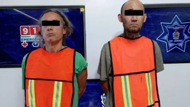 Los descubren golpe.ando a tres perritos pequeños 2 Los descubren golpeando a tres perros pequeños