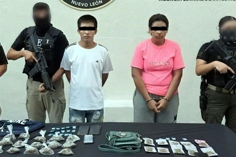 La autopsia determinó que la menor murió por una contusión profunda de abdomen; su madre y padrastro fueron localizados en Guadalupe y son investigados por feminicidio.