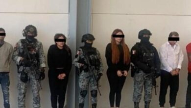 Caen hija y pareja de “Tío Lako” junto con siete del CJNG en Michoacán 1 Fuerzas federales detuvieron a nueve personas y aseguraron 64 vehículos, armas de alto calibre, lanzagranadas y explosivos.